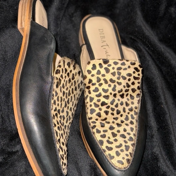 Sleek Brown and Black Mules with Pointed Toe - Picture 7 of 12